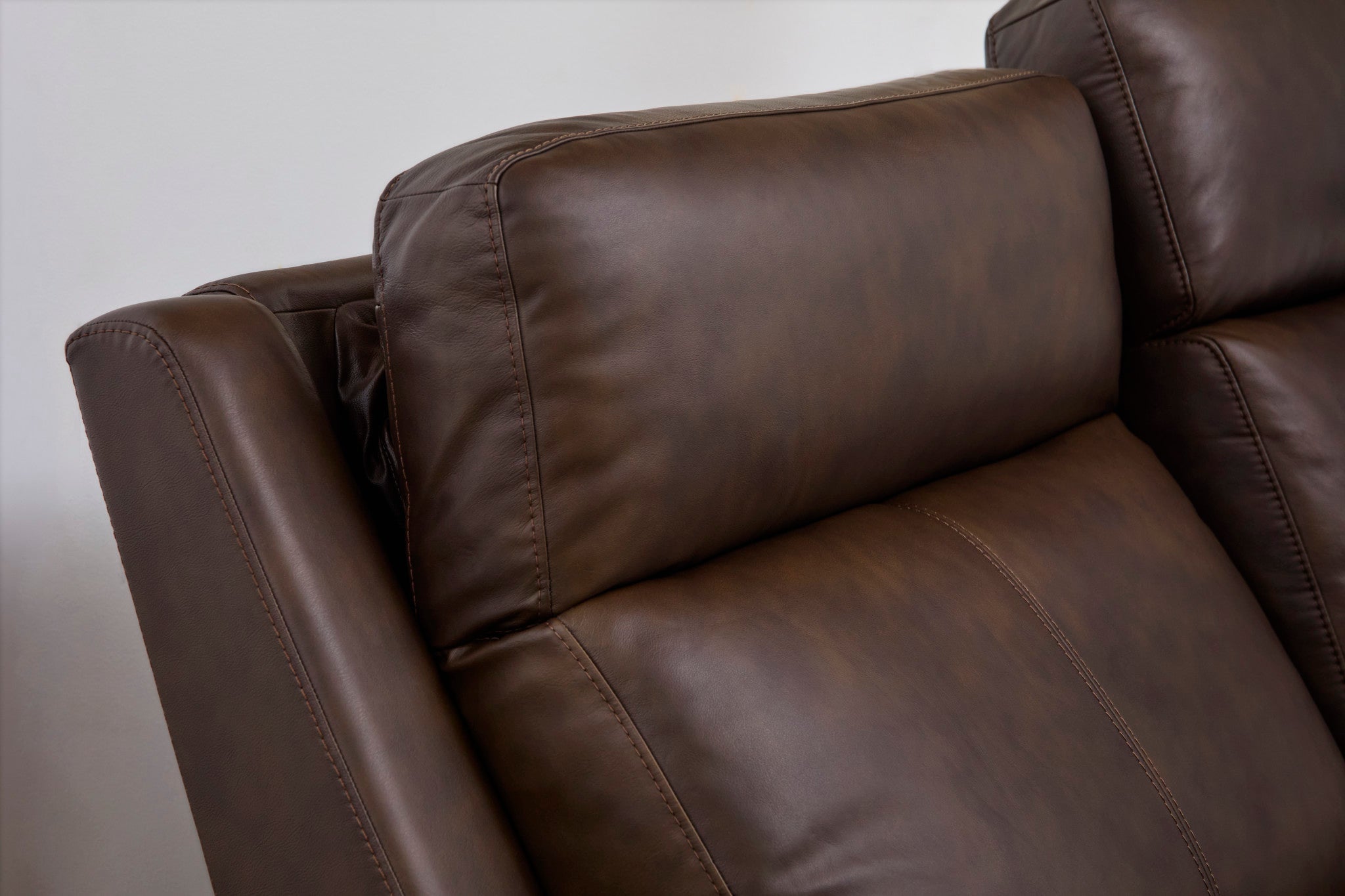 Alister Dealer Direct Exclusive