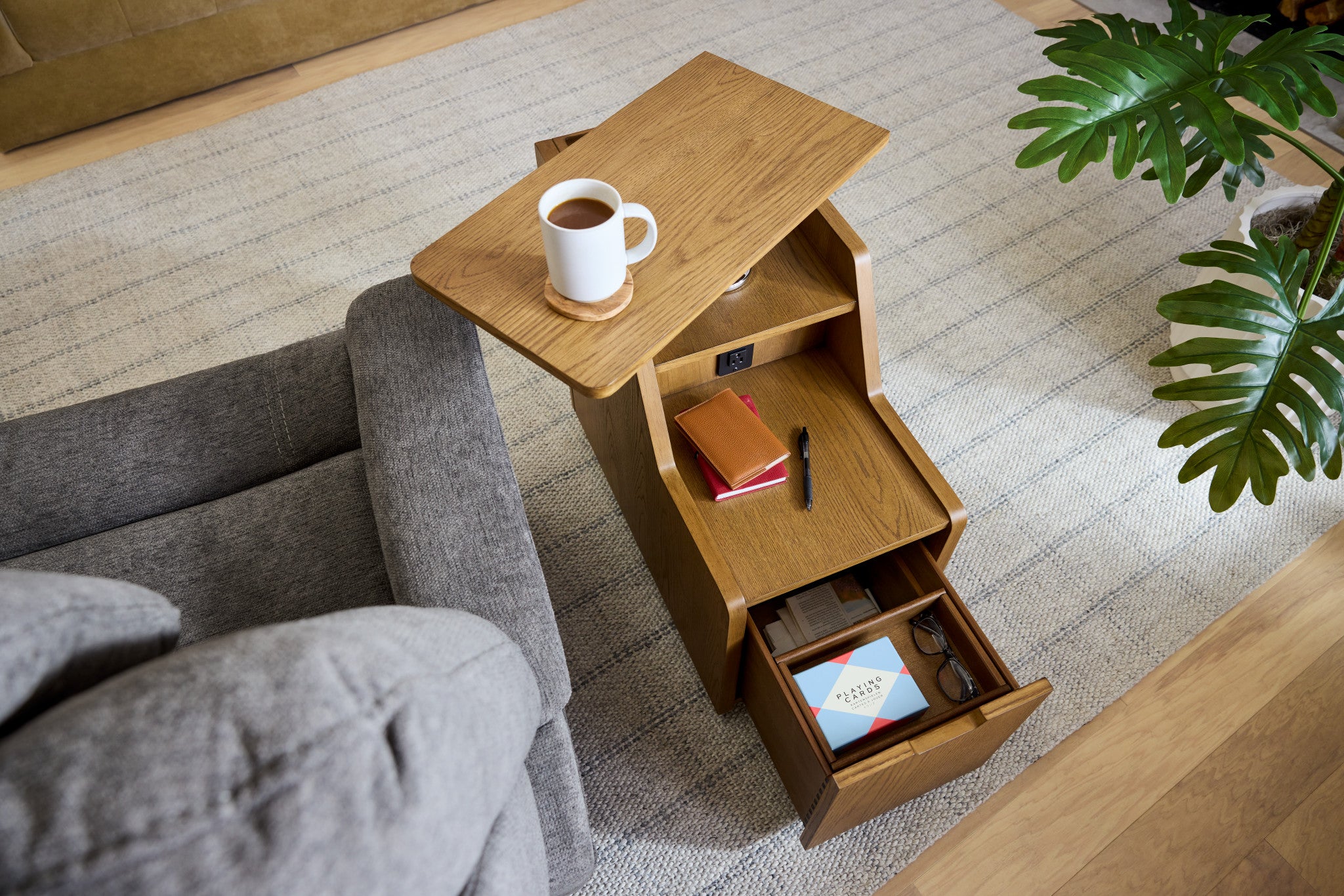 ヒステリックグラマー　HEAD PHONE WOMAN SIDE TABLE Sidekick Smart Side Table